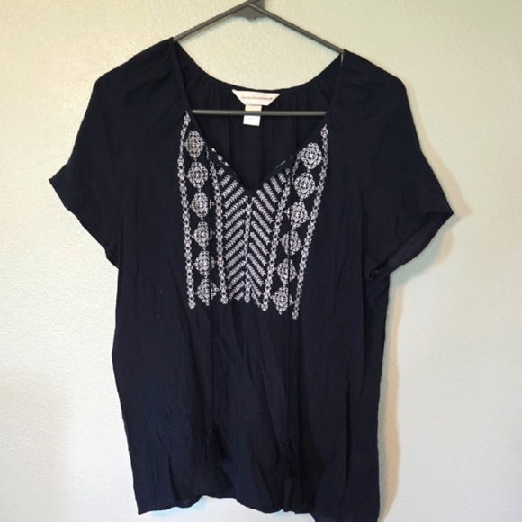 Christopher & Banks Tops - Christopher & Banks Navy Embroidered Top Size Medium